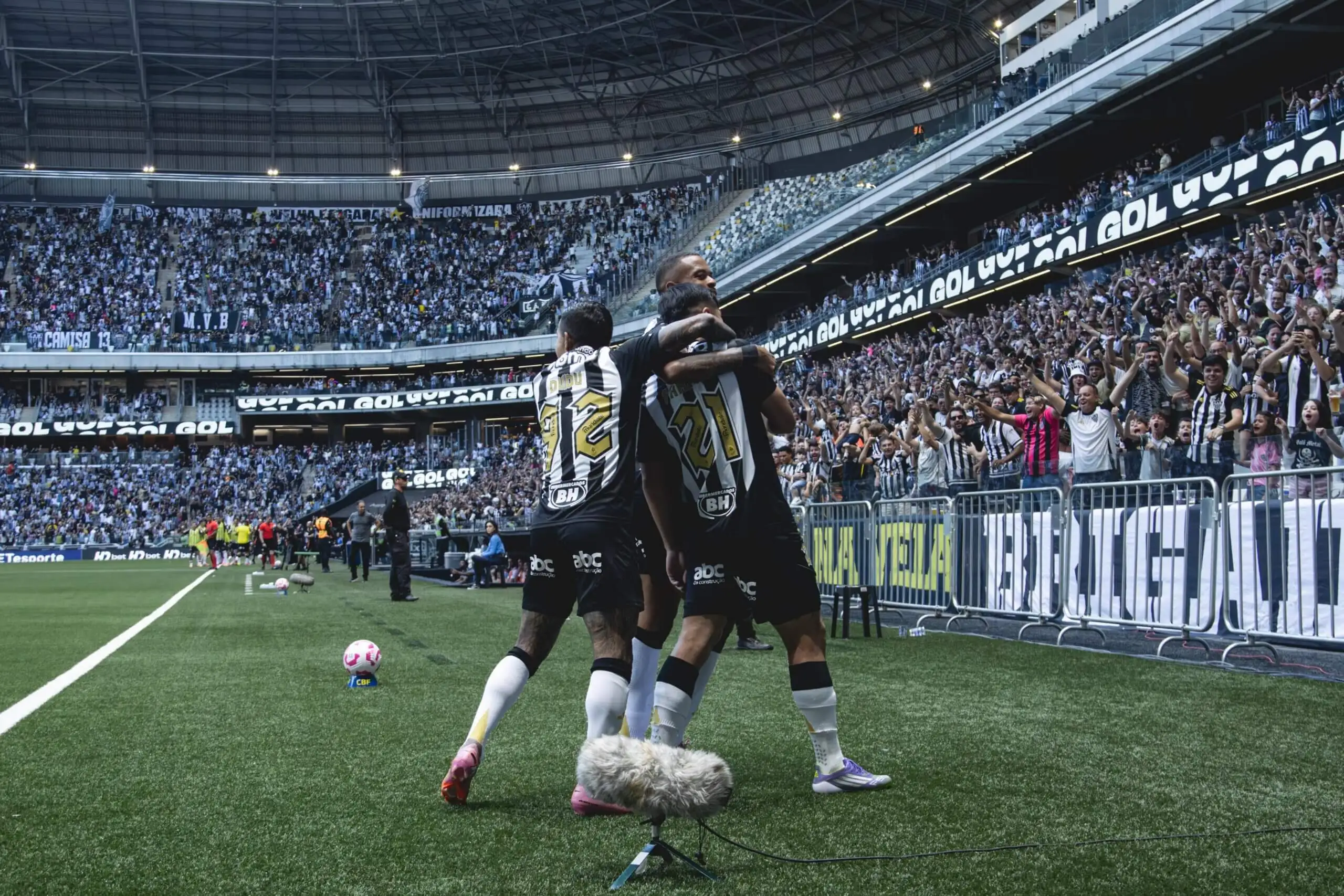 Atlético-MG vence Ceará com gol relâmpago e atinge 100 na Arena MRV